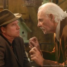 Val Kilmer e Bruce Dern in una scena del thriller Twixt
