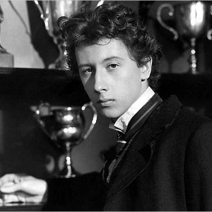 Piramide di paura: Nicholas Rowe è il giovane Sherlock Holmes