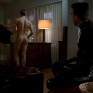 Zachary Quinto in American Horror Story nell'episodio Rubber Man (stagione 1) con Teddy Sears