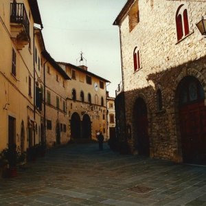 Il più lungo giorno - scenografia di una strada realizzata da Giuseppe Pirrotta