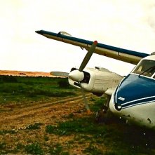Un Uomo di Razza - l'aereo caduto nella scenografia realizzata da Giuseppe Pirrotta