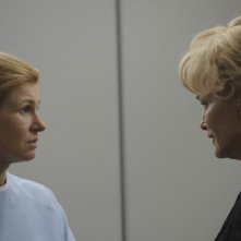 Connie Britton e Jessica Lange in American Horror Story (episodio Spooky Little Girl)