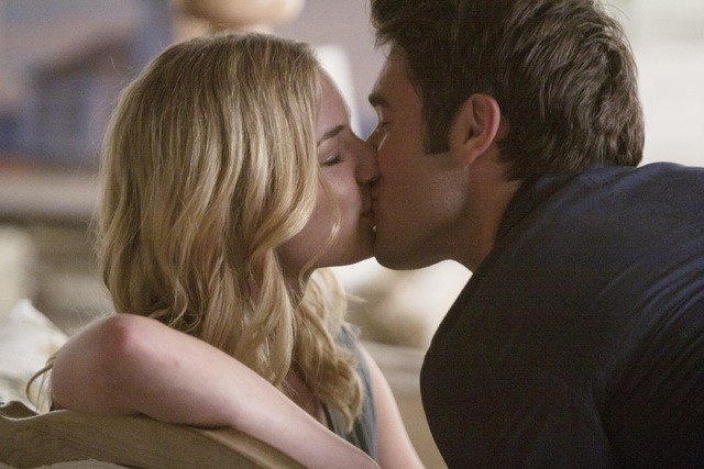 Revenge, secondo figlio per Emily VanCamp e Josh Bowman
