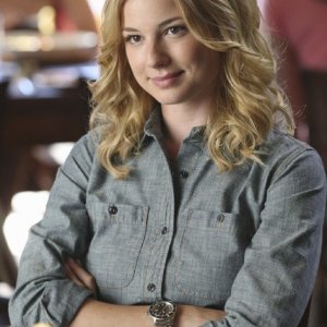 Revenge: Emily VanCamp nell'episodio Trust