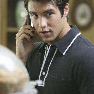 Revenge: Joshua Bowman nell'episodio Trust