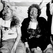 Il corpo del duce: i cadaveri di Benito Mussolini e Claretta Petacci in obitorio mostrati in una scena del film