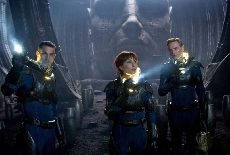 Noomi Rapace, Michael Fassbender e Logan Marshall-Green esplorano lo strano pianeta di Prometheus