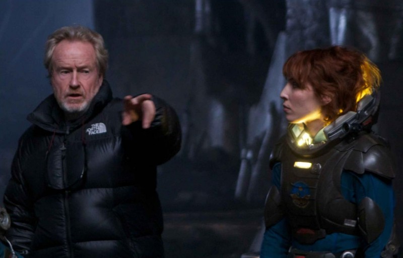 Ridley Scott Illustra Una Scena Alla Sua Protagonista Noomi Rapace In Prometheus 224498