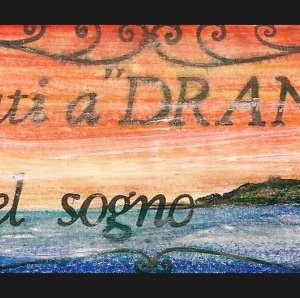 Un Amore Sconosciuto: Bozzetto del Manifesto dell'isola di Drania realizzato da Giuseppe Pirrotta