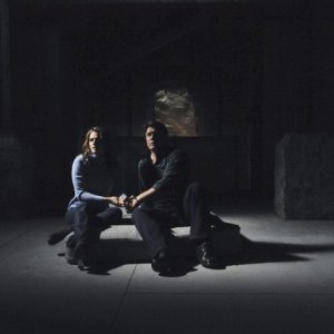 Castle: Nathan Fillion e Stana Katic in una scena dell'episodio Cuffed