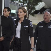 Castle: Stana Katic e Dean Norris nell'episodio Cops & Robbers
