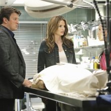 Castle: Tamala Jones, Nathan Fillion e Stana Katic nell'episodio Heroes & Villains