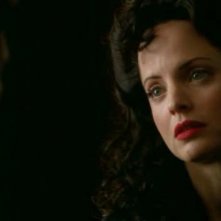 Mena Suvari è la 'Dalia Nera' in American Horror Story (episodio Spooky Little Girl, prima stagione)