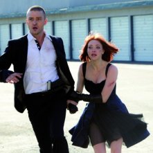 In Time: Justin Timberlake e Amanda Seyfried in una scena d'azione del film