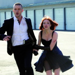 In Time: Justin Timberlake e Amanda Seyfried in una scena d'azione del film