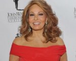 Raquel Welch e Bo Derek guest star in CSI Miami