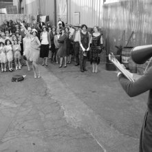 The Artist: Bérénice Bejo protagonista di una divertente scena del film