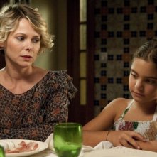 Barbora Bobulova insieme alla piccola Aurora Giovinazzo in una scena del film Immaturi - Il viaggio