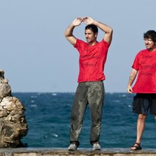 Immaturi - Il viaggio: Raoul Bova insieme a Ricky Memphis in una scena del film