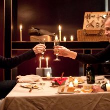 Kristin Scott Thomas e Frédéric Pierrot in una scena del film drammatico La chiave di Sara