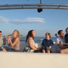 Le quattro coppie protagoniste in una scena di Finalmente maggiorenni