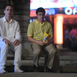 Simon Bird e Joe Thomas in una scena di Finalmente maggiorenni