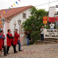 Aguasaltaspuntocom - un villaggio nella rete: una processione religiosa di Aguas Altas in una scena del film