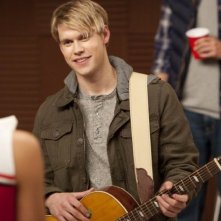 Glee: Chord Overstreet in una scena dell'episodio Hold on to Sixteen.