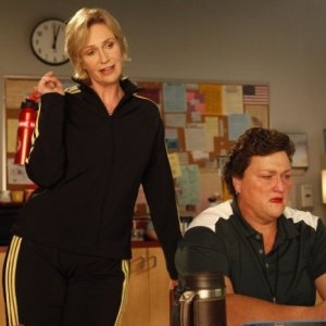 Glee: Jane Lynch e Dot Jones in una scena dell'episodio Le elezioni