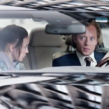 Headhunters: Julie R. Ølgaard e Aksel Hennie in una scena del film