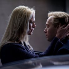Headhunters: Synnøve Macody Lund e Aksel Hennie in una scena del film