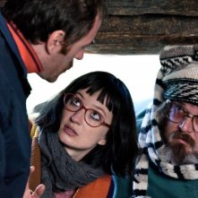 Il comandante e la cicogna: Valerio Mastandrea, Alba Rohrwacher e Giuseppe Battiston in una scena del film