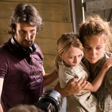 Il regista Gilles Paquet-Brenner sul set del film La chiave di Sara con Natasha Mashkevich e la piccola Mélusine Mayance