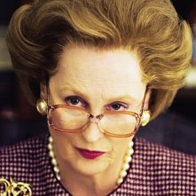 Iron Lady: Meryl Streep somigliantissima all'originale Margaret Thatcher in una scena del film