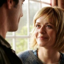 María Adánez insieme a João Tempera in una scena di Aguasaltaspuntocom - un villaggio nella rete