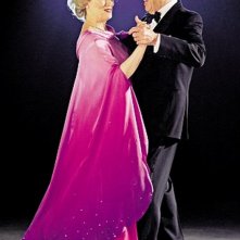 Meryl Streep in una scena del film Iron Lady danza con Reginald Green (Ronald Reagan)