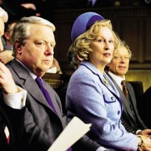 Meryl Streep in una scena del film Iron Lady insieme a John Sessions