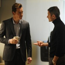 Michael Fassbender in una scena di Shame con James Badge Dale