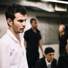 Michael Moshonov in una scena dell'action Policeman