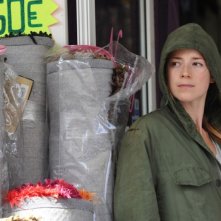 Switch: Karine Vanasse cerca di nascondersi dal suo inseguitore in una scena del film