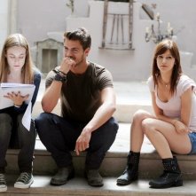 Alba Ribas, Maxi Iglesias e Ursula Corbero riflettono sul da farsi in Paranormal Xperience 3D