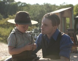 Boardwalk Empire: Michael Pitt e il piccolo Brady Noon in una scena del finale della seconda stagione, To the Lost