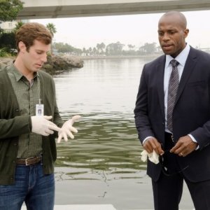 Josh Cook e Billy Brown e in un'immagine tratta dall'episodio Talk to the Hand