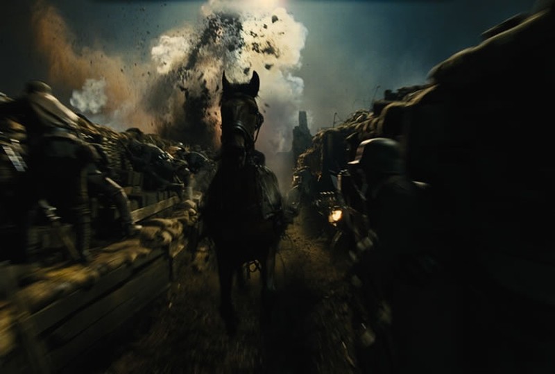 Lo Splendido Cavallo Joey Nel Bel Mezzo Di Una Battaglia In Una Scena Del Film War Horse 225784