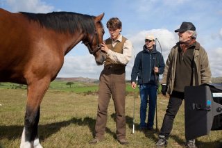 Steven Spielberg sul set di War Horse con Jeremy Irvine