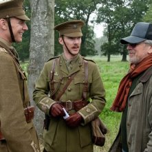 Steven Spielberg insieme a Tom Hiddleston e Benedict Cumberbatch sul set di War Horse