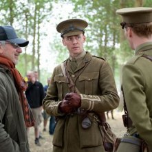 Steven Spielberg insieme a Tom Hiddleston sul set di War Horse