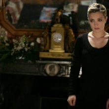 Una seriosa Carolina Crescentini in una scena de L'industriale