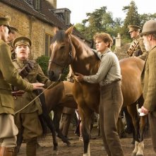 War Horse: Jeremy Irvine e Peter Mullan in una scena del film
