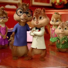 Alvin Superstar 3 - Si salvi chi può!: Chipettes e i Chipmunks in abito da sera in una scena del film